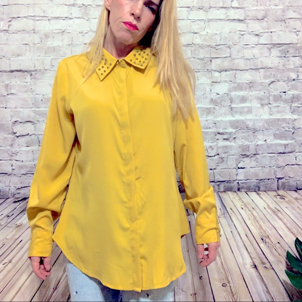 ‼️KRIS JENNER STUDDED BUTTON DOWN‼️